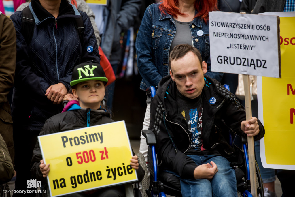 Niepełnosprawni protestowali w Toruniu