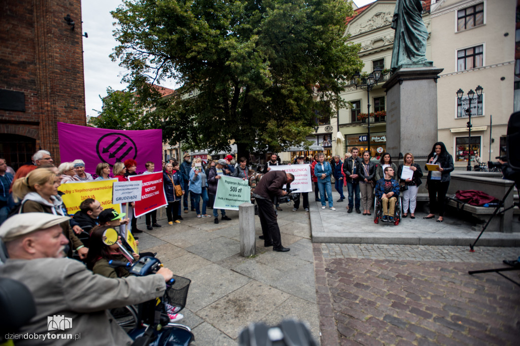 Niepełnosprawni protestowali w Toruniu