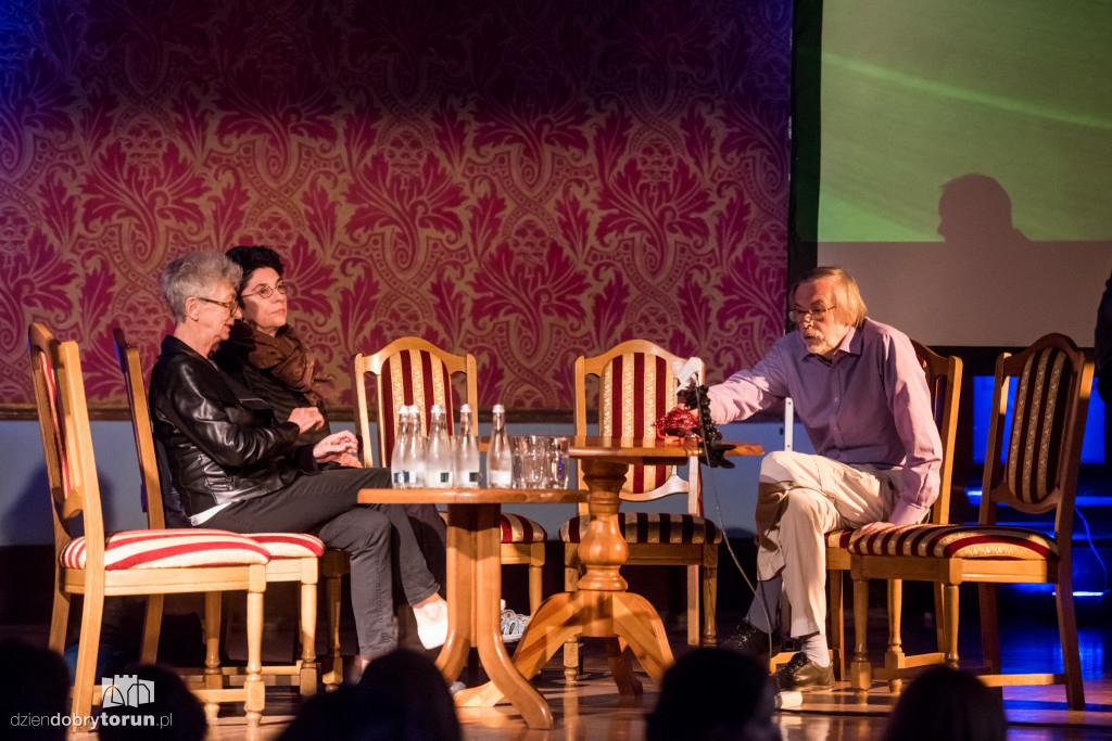 Oko nigdy nie śpi - festiwal we Dworze