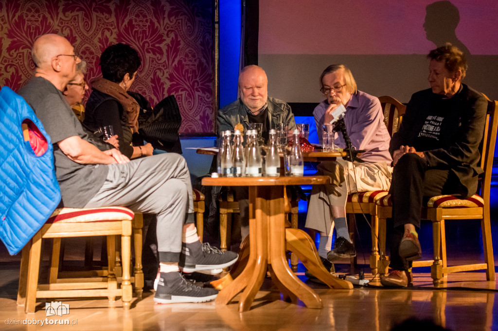 Oko nigdy nie śpi - festiwal we Dworze