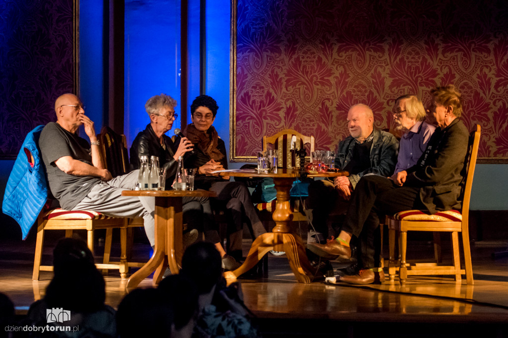 Oko nigdy nie śpi - festiwal we Dworze