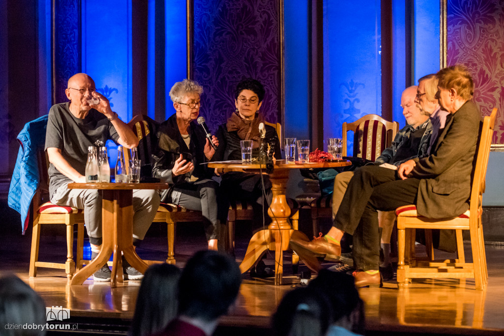 Oko nigdy nie śpi - festiwal we Dworze
