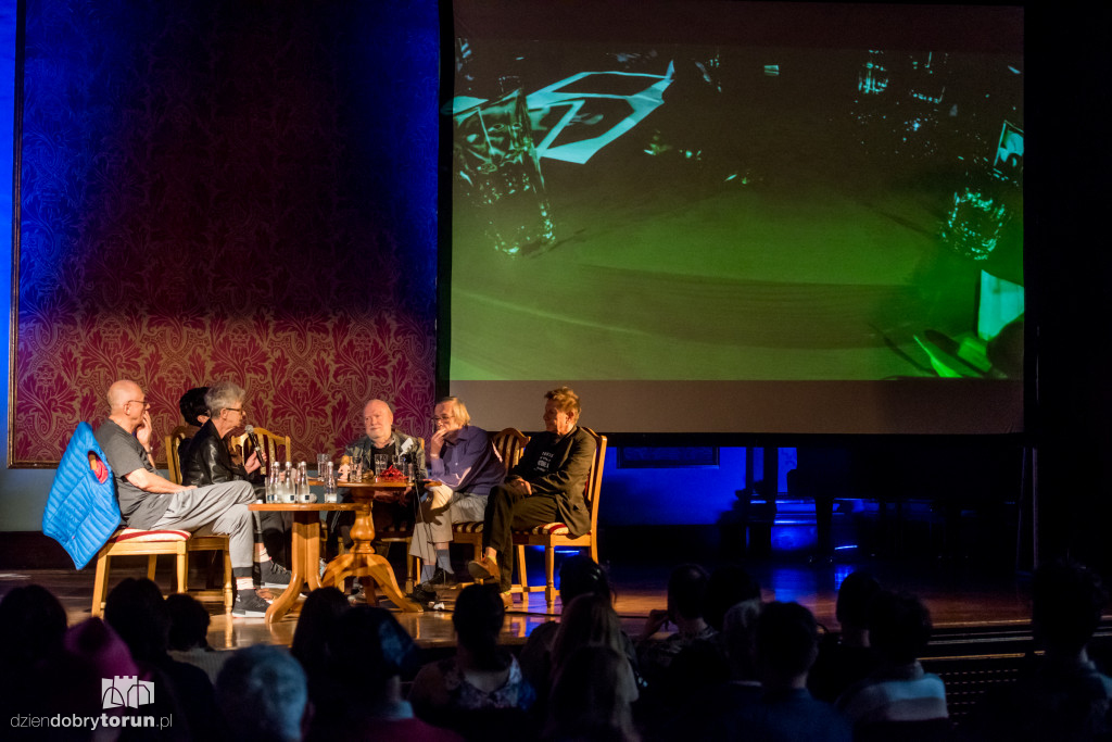Oko nigdy nie śpi - festiwal we Dworze