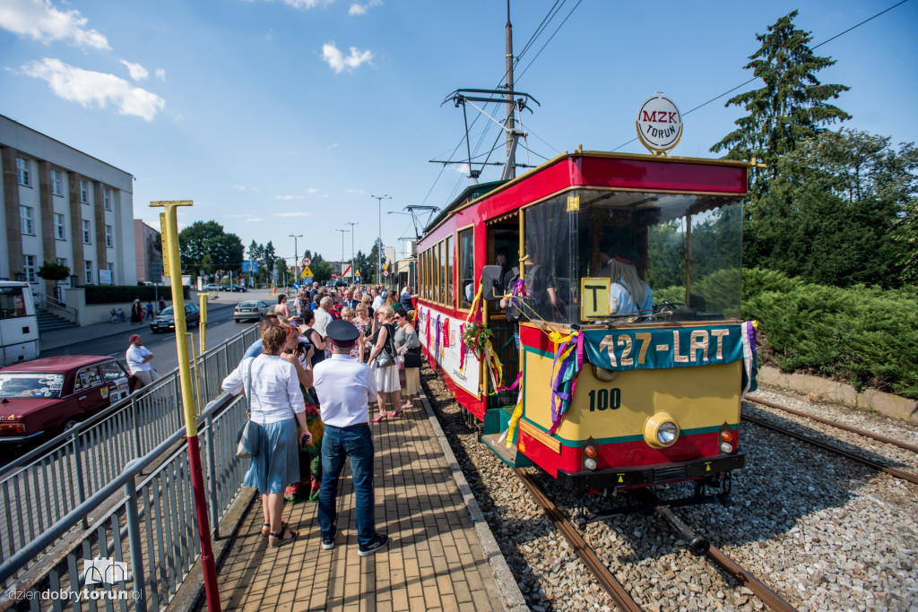 Powiedzieli sobie tak w tramwaju!
