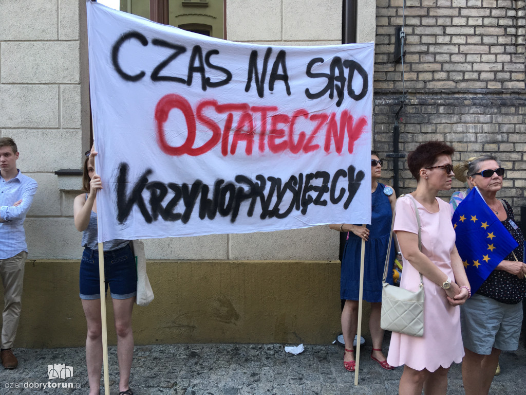 Wolne sądy - protest w Toruniu