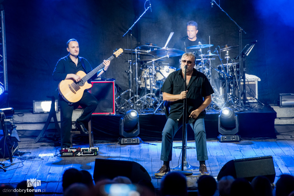 Cugowski dał koncert pod gwiazdami