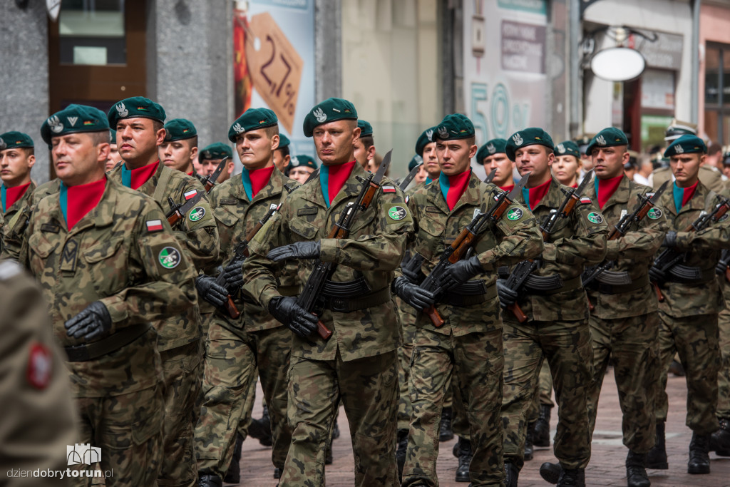 Parada wojskowa w Toruniu