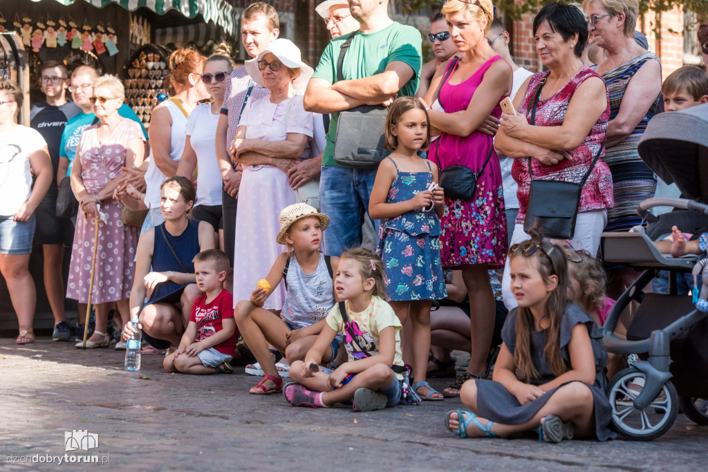 Akrobacje na Rynku Staromiejskim