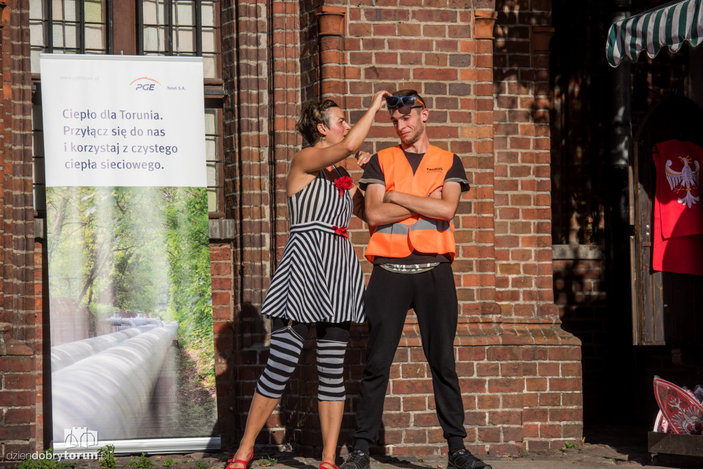 Akrobacje na Rynku Staromiejskim