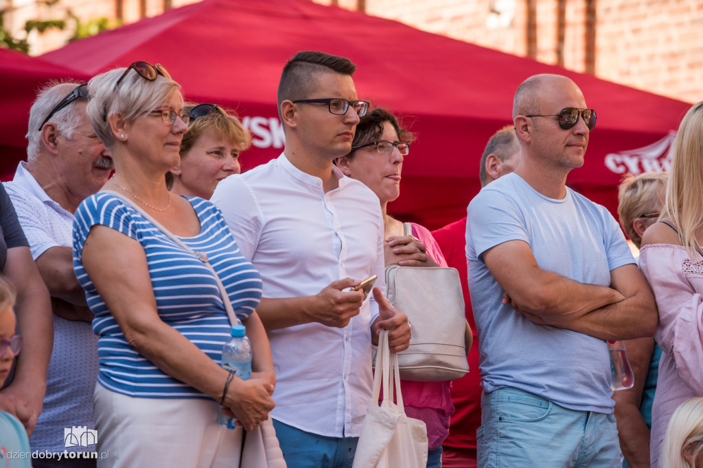 Akrobacje na Rynku Staromiejskim