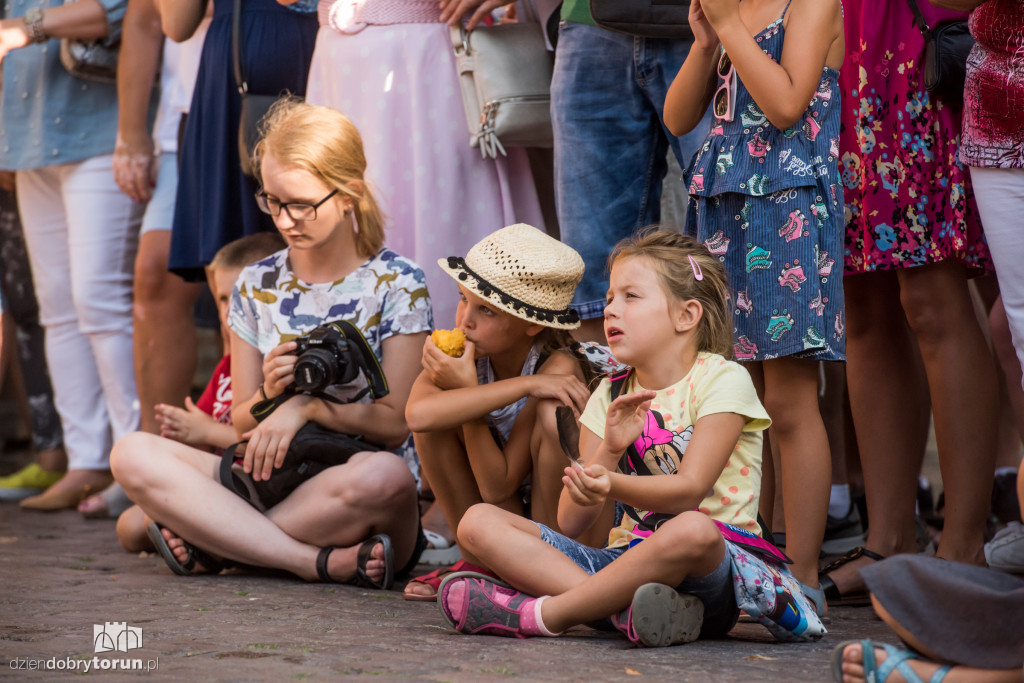 Akrobacje na Rynku Staromiejskim