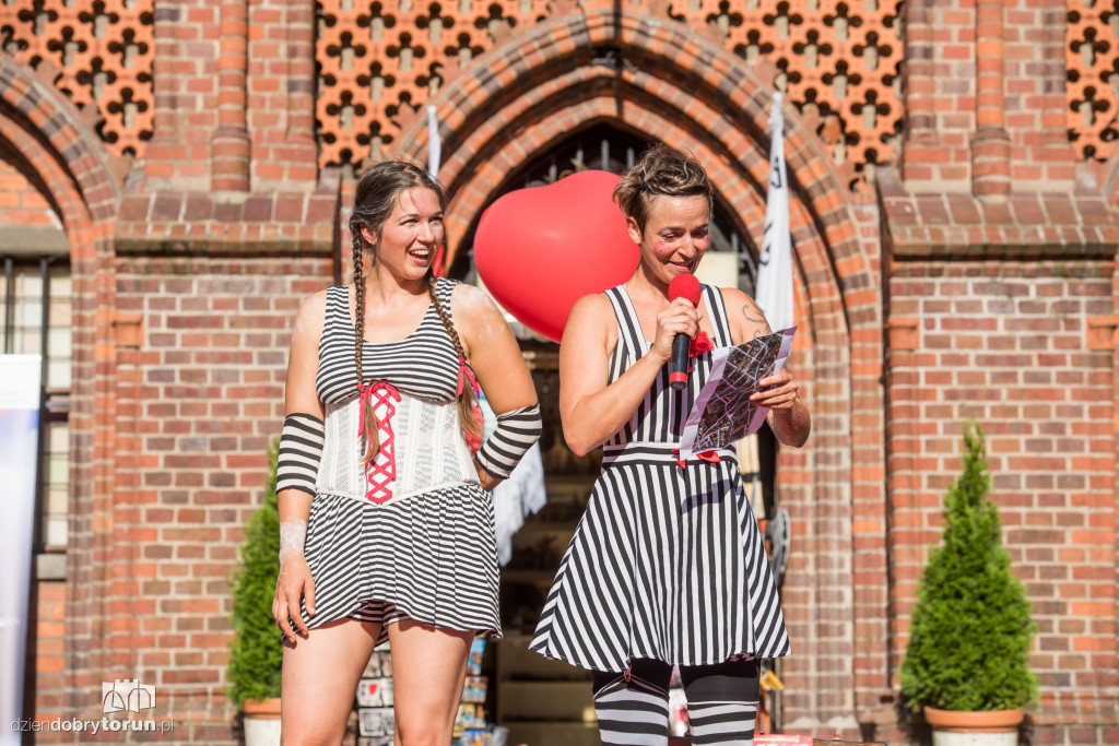 Akrobacje na Rynku Staromiejskim