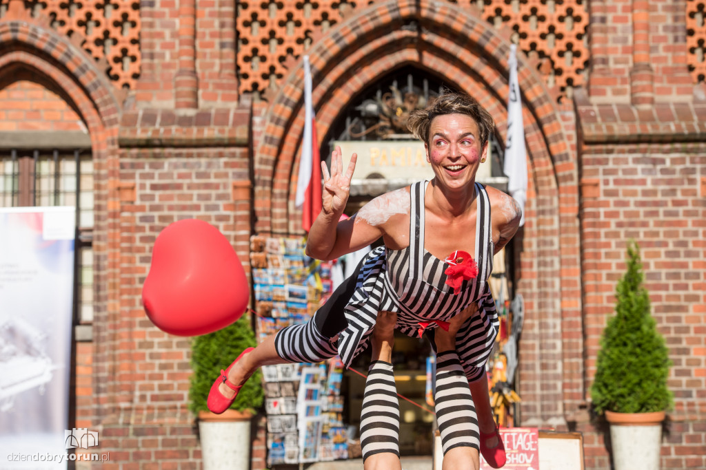 Akrobacje na Rynku Staromiejskim