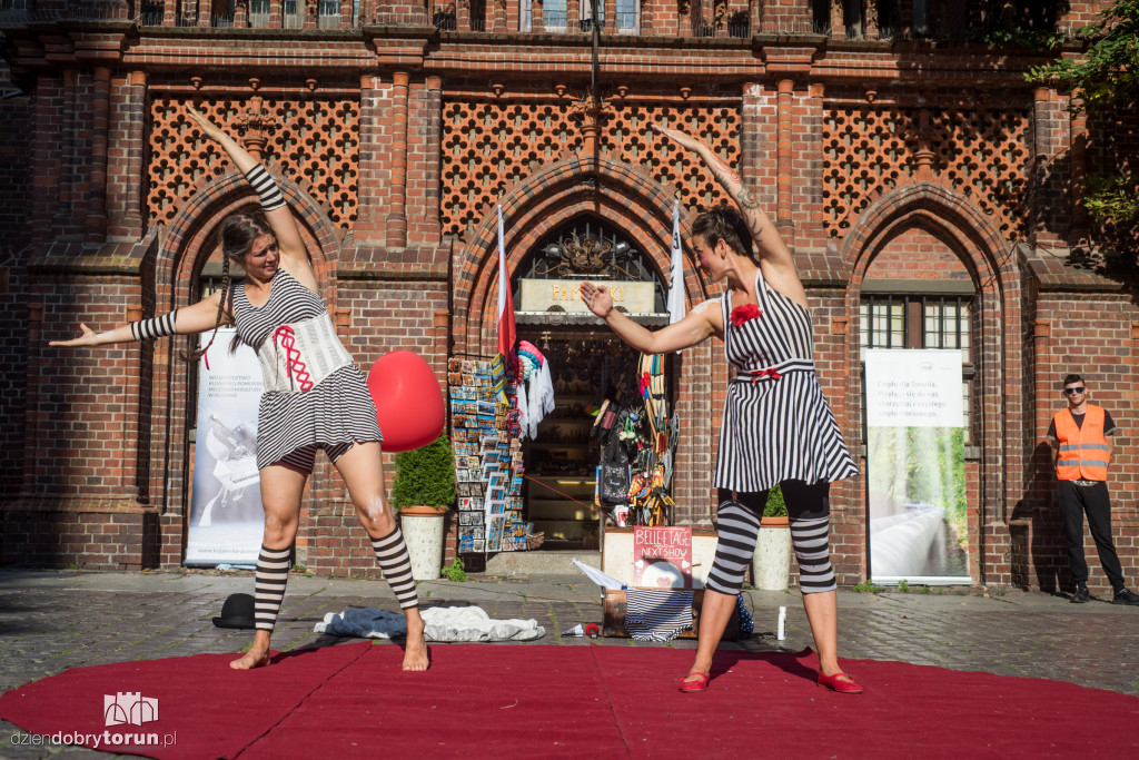 Akrobacje na Rynku Staromiejskim