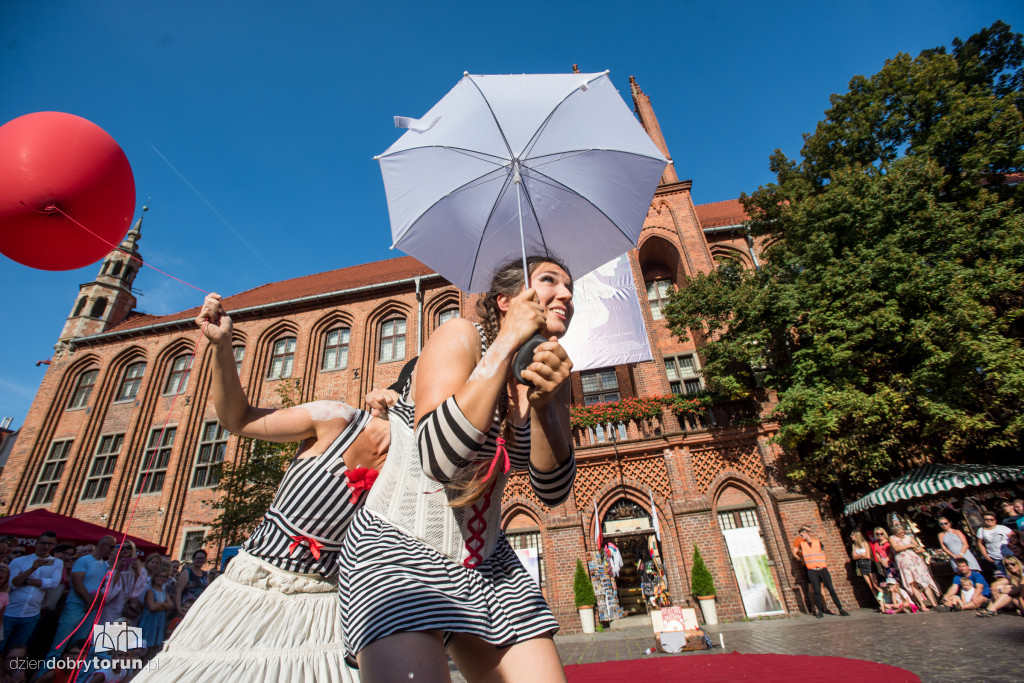 Akrobacje na Rynku Staromiejskim