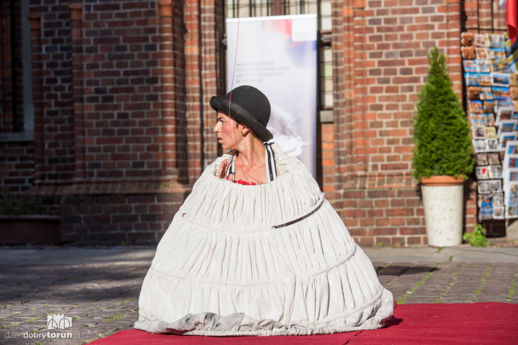 Akrobacje na Rynku Staromiejskim