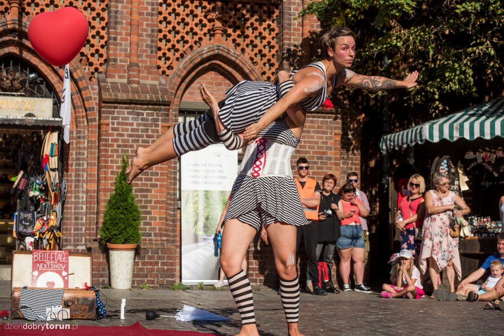 Akrobacje na Rynku Staromiejskim