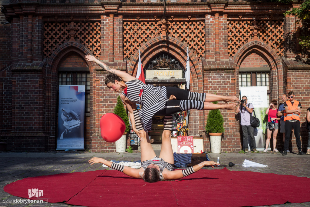 Akrobacje na Rynku Staromiejskim