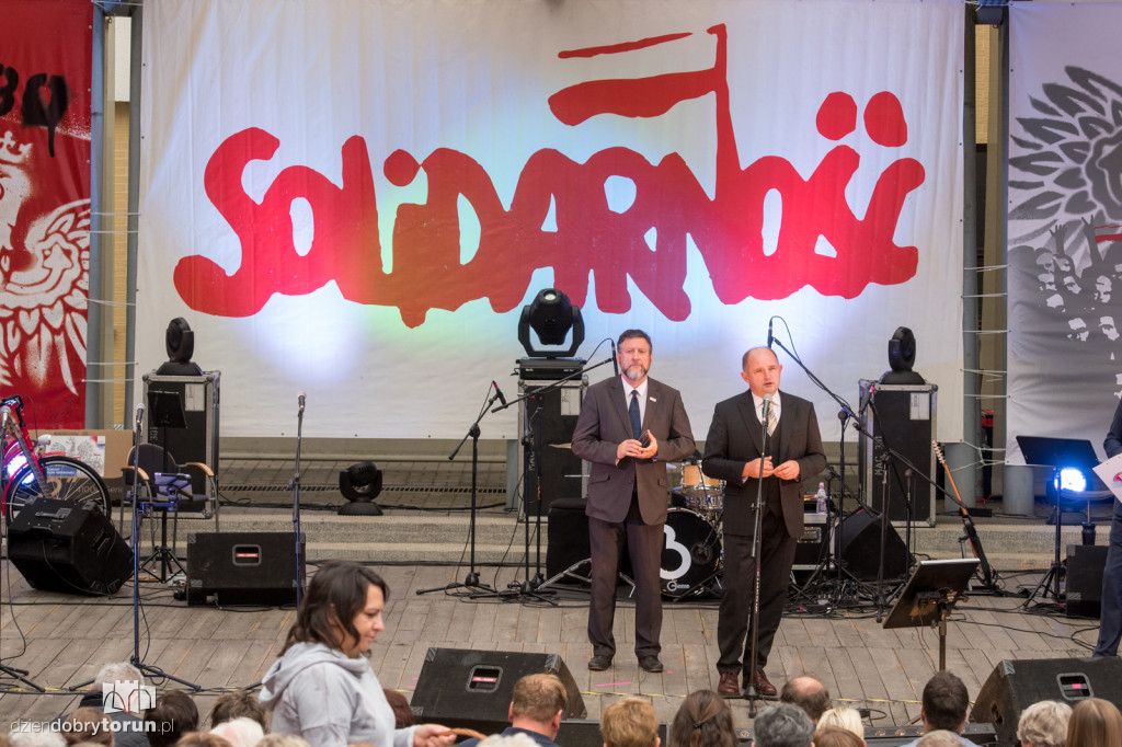 Koncert pieśni niepokornej