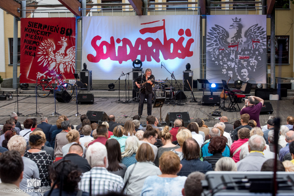 Koncert pieśni niepokornej