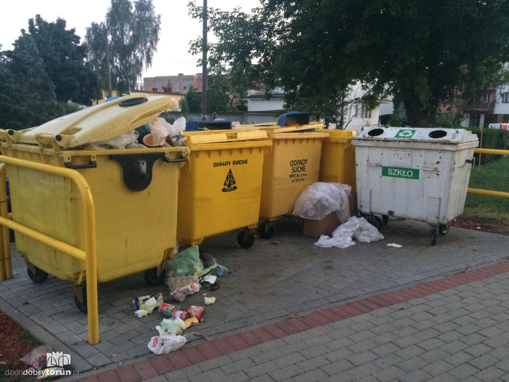 Śmieciowisko przy ul. Młodzieżowej