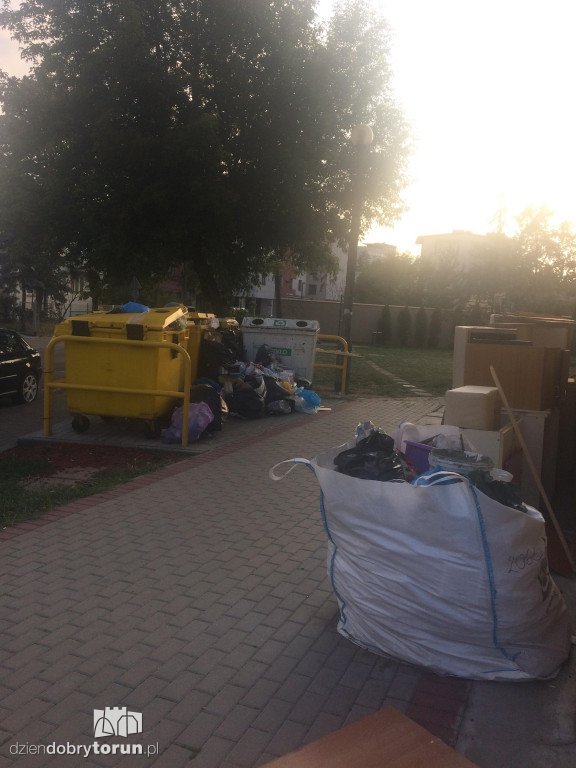 Śmieciowisko przy ul. Młodzieżowej