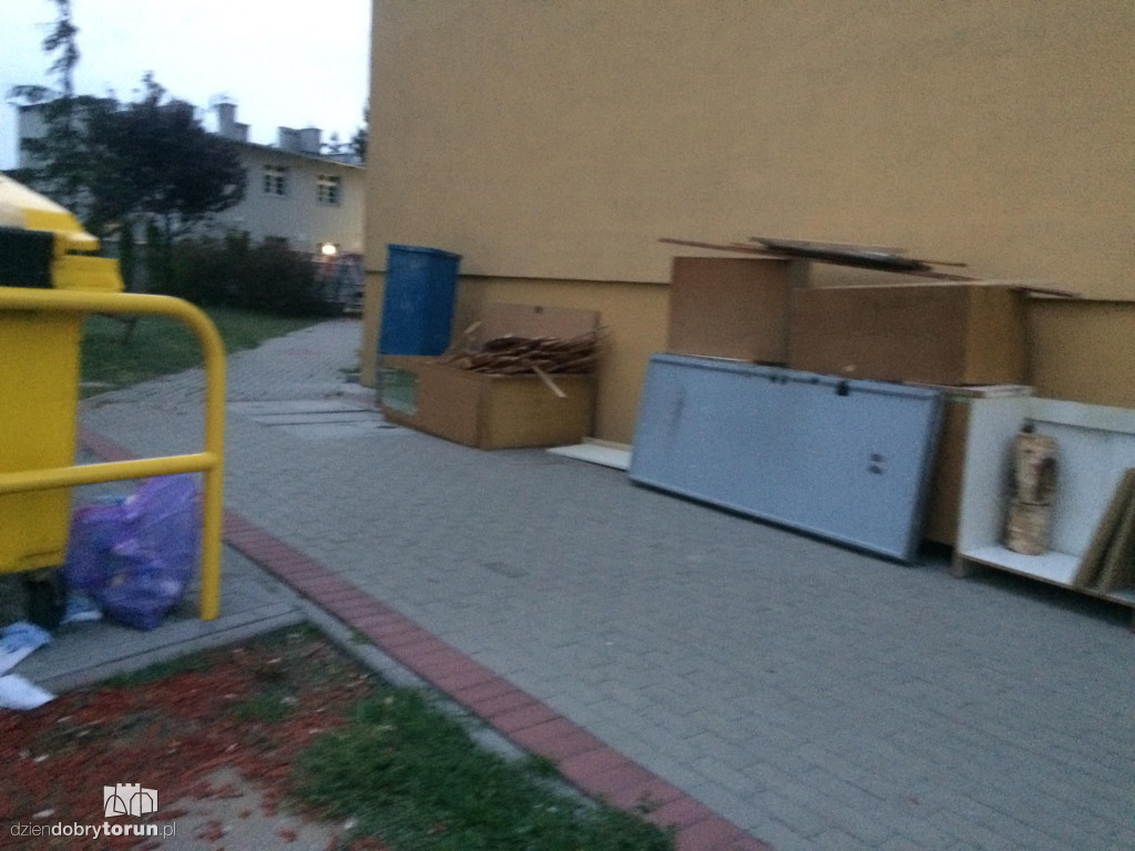 Śmieciowisko przy ul. Młodzieżowej