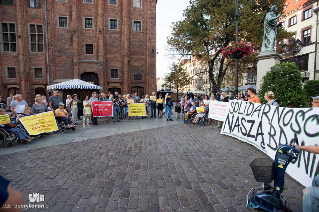 Protest osób niepełnosprawnych na Starówce
