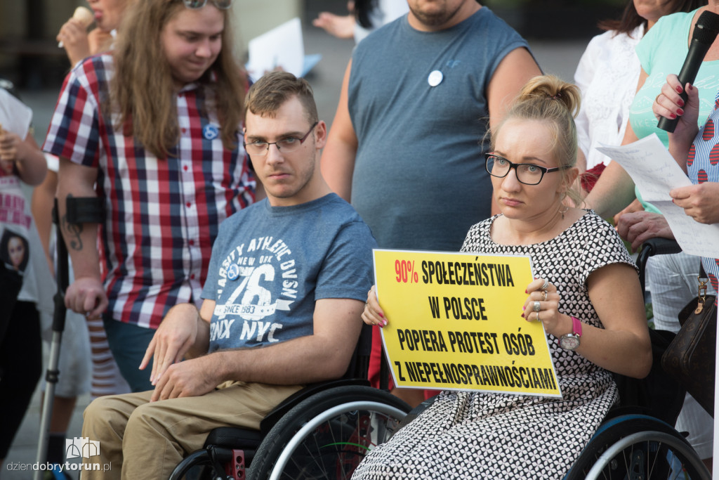 Protest osób niepełnosprawnych na Starówce