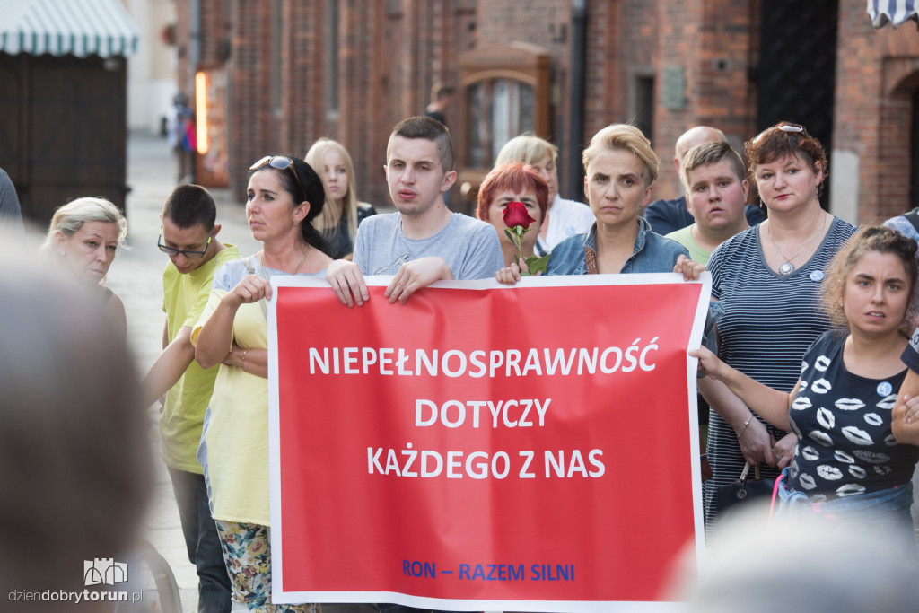 Protest osób niepełnosprawnych na Starówce