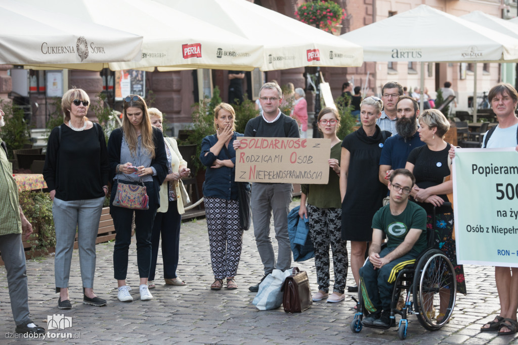 Protest osób niepełnosprawnych na Starówce