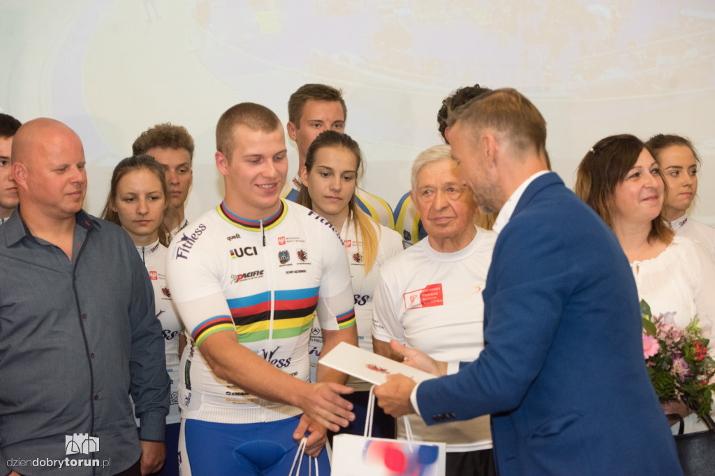 Sukcesy kolarzy i kolarek Pacificu