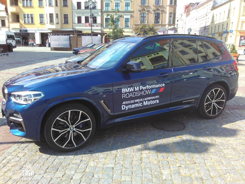 Przejazd aut BMW ulicami Torunia