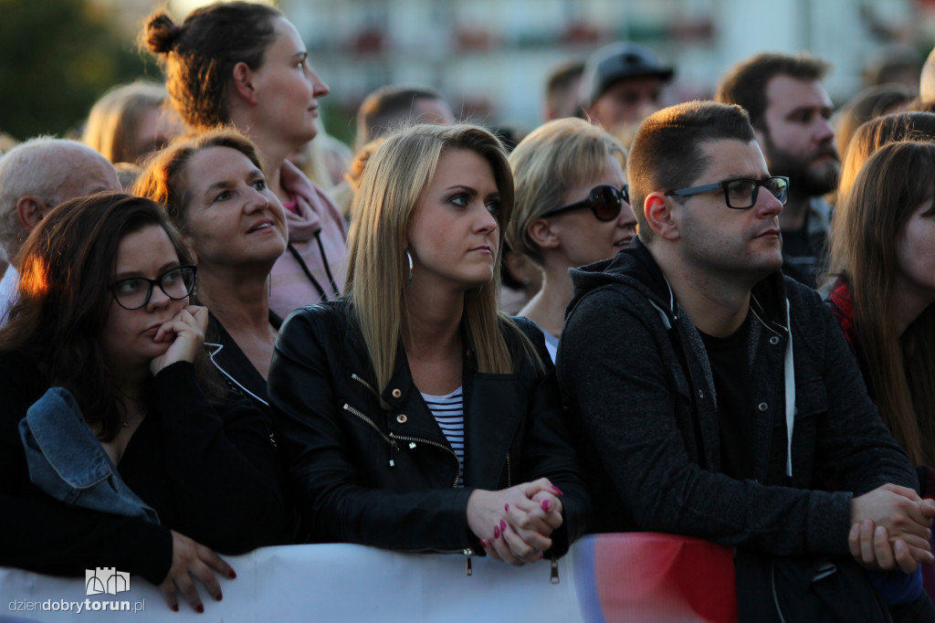 Koncert Wolności za urzędem marszałkowskim