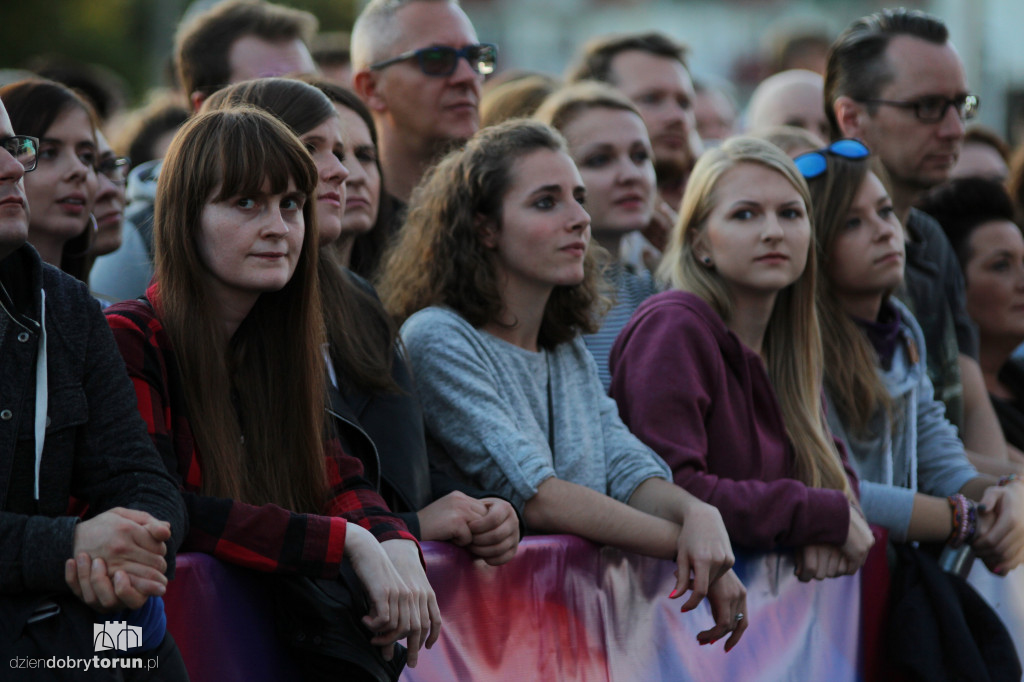 Koncert Wolności za urzędem marszałkowskim
