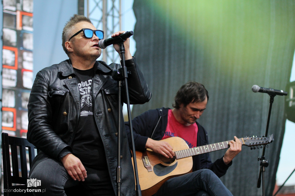 Koncert Wolności za urzędem marszałkowskim