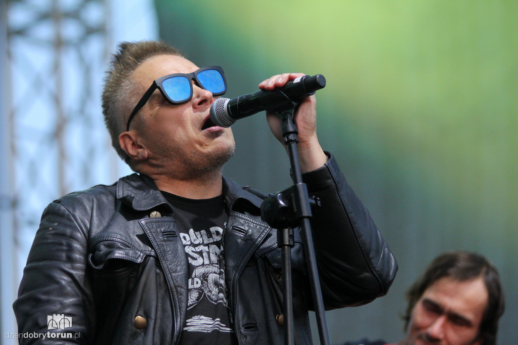 Koncert Wolności za urzędem marszałkowskim