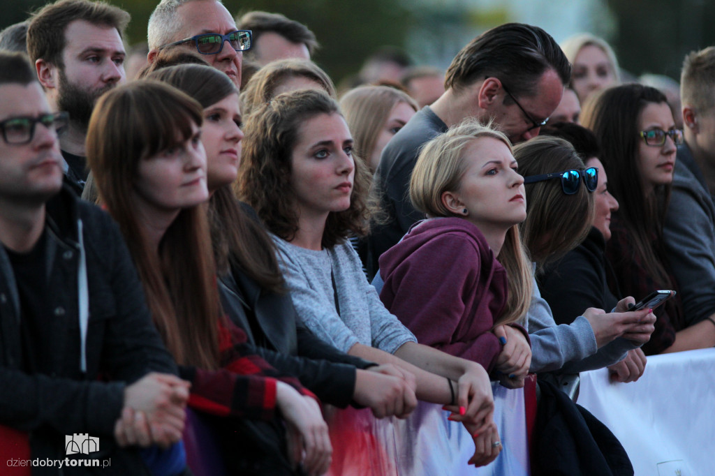 Koncert Wolności za urzędem marszałkowskim