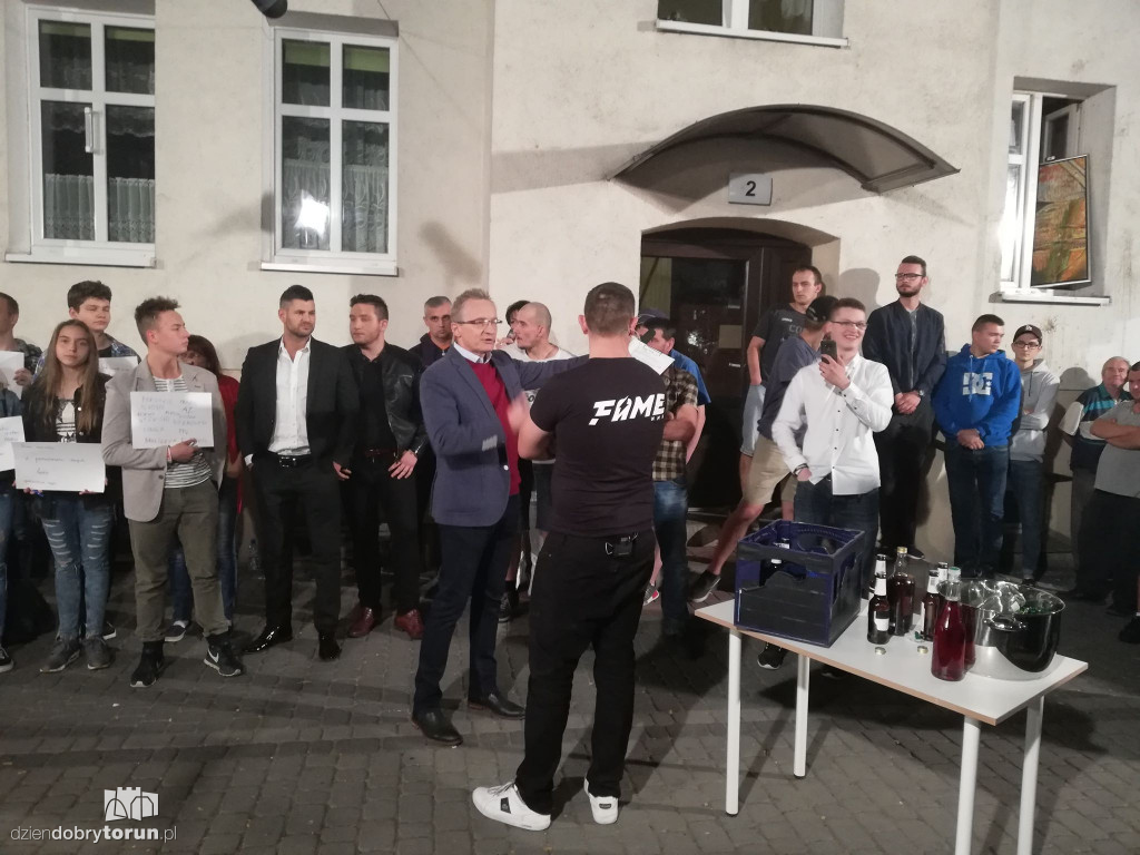 Uwaga! TVN - mieszkańcy kontra youtuber