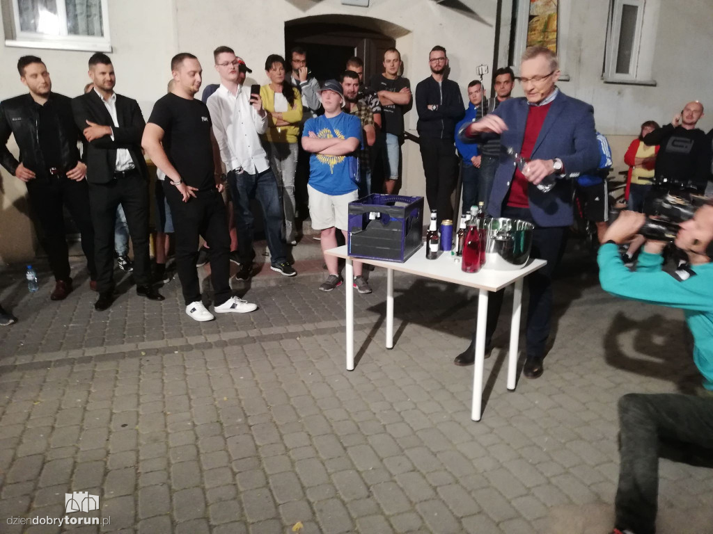 Uwaga! TVN - mieszkańcy kontra youtuber
