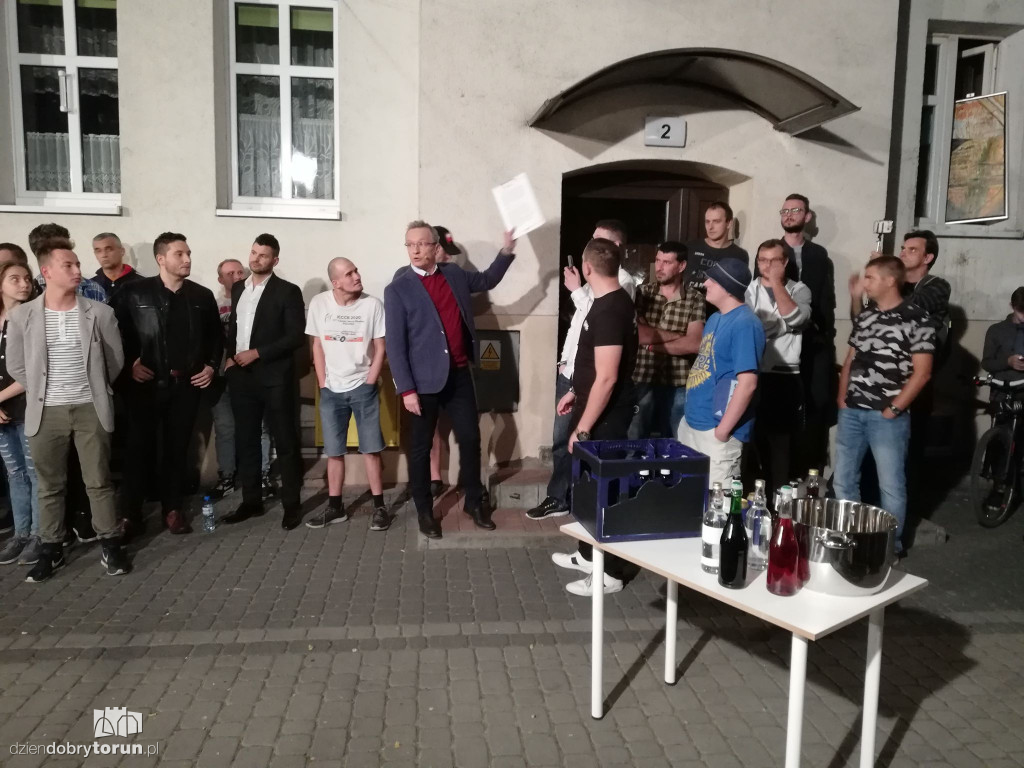 Uwaga! TVN - mieszkańcy kontra youtuber