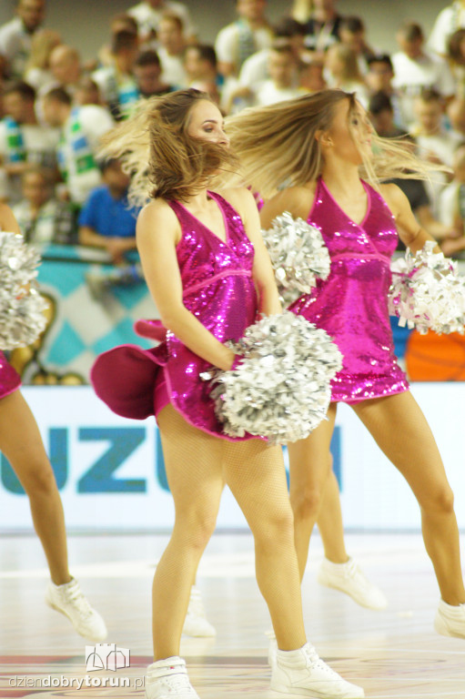 Cheerleaderki na meczu o superpuchar