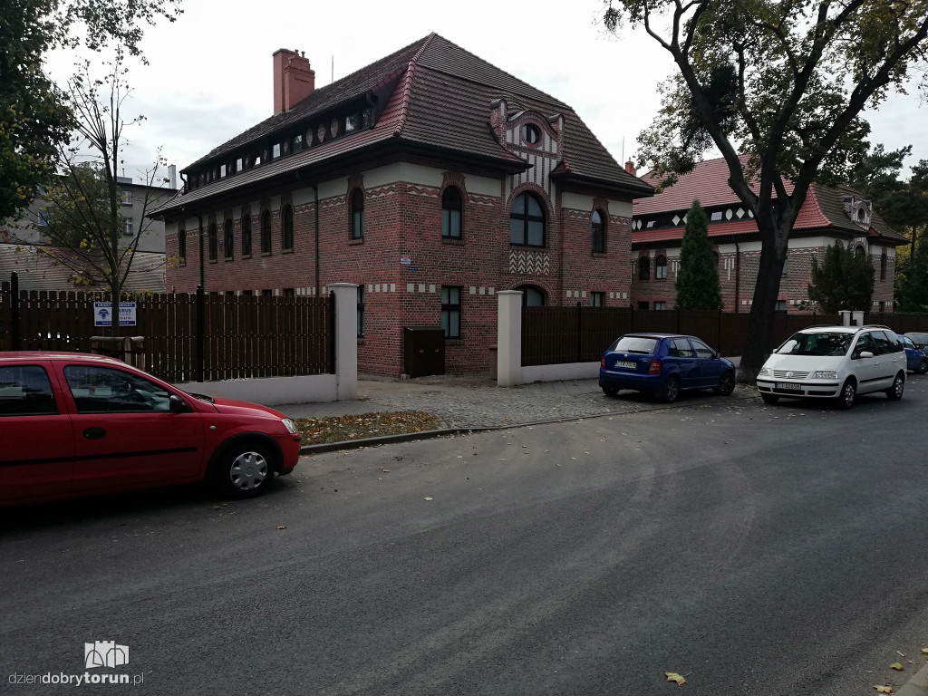 Budowa domu kapłana przy Słowackiego