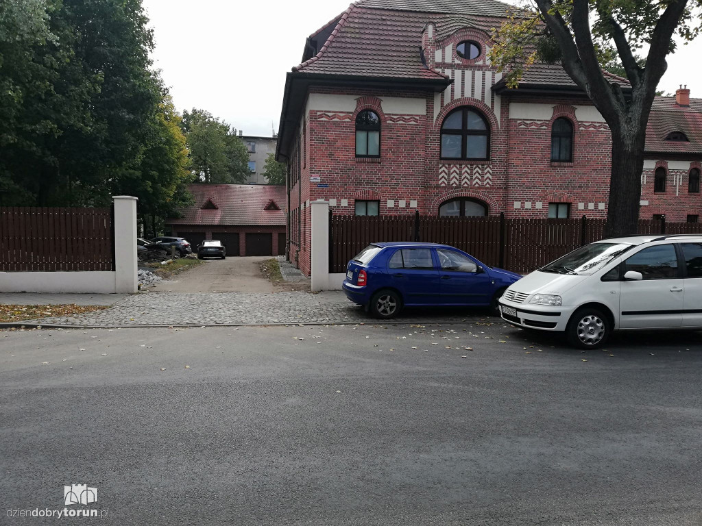 Budowa domu kapłana przy Słowackiego