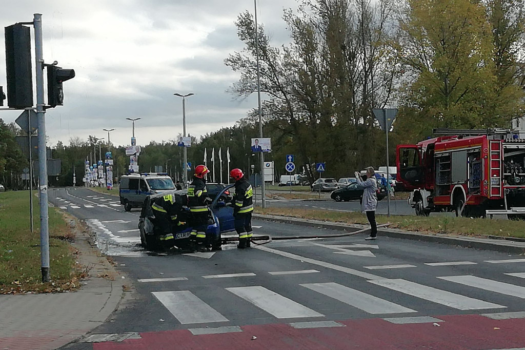 Spalony samochód przy Olimpijskiej