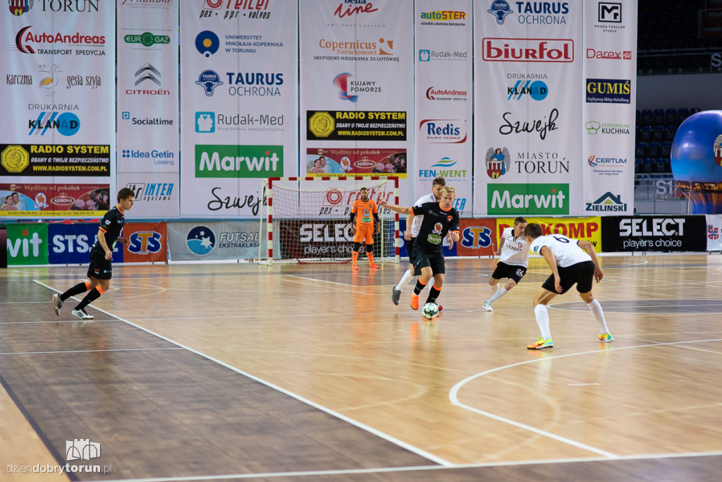 Football Club Toruń- Clearex Chorzów