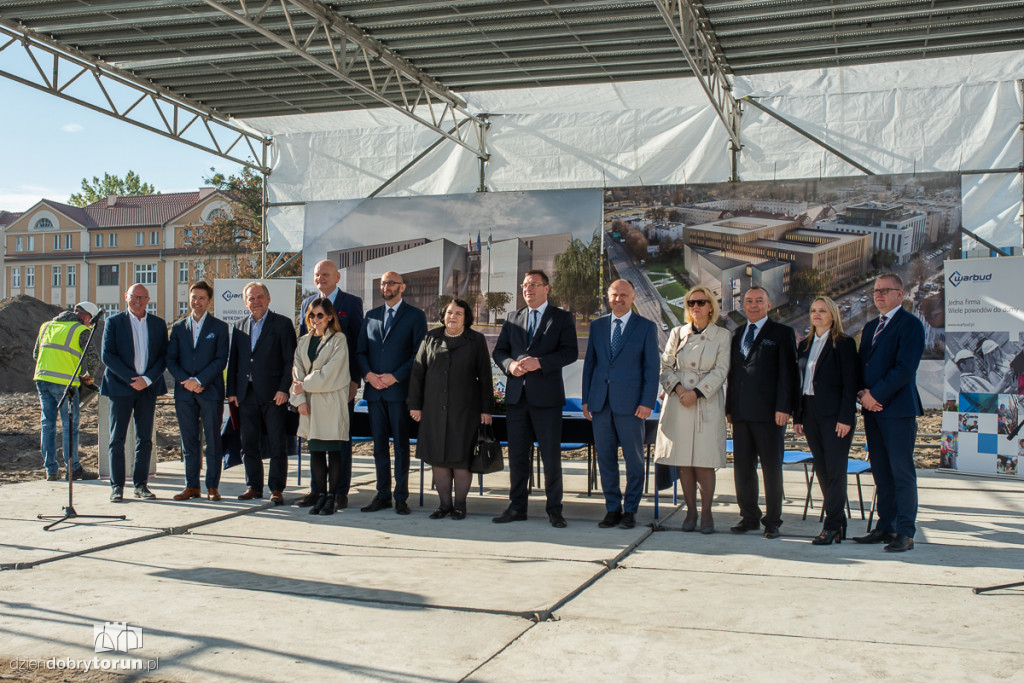 Akt erekcyjny - nowy budynek sądu