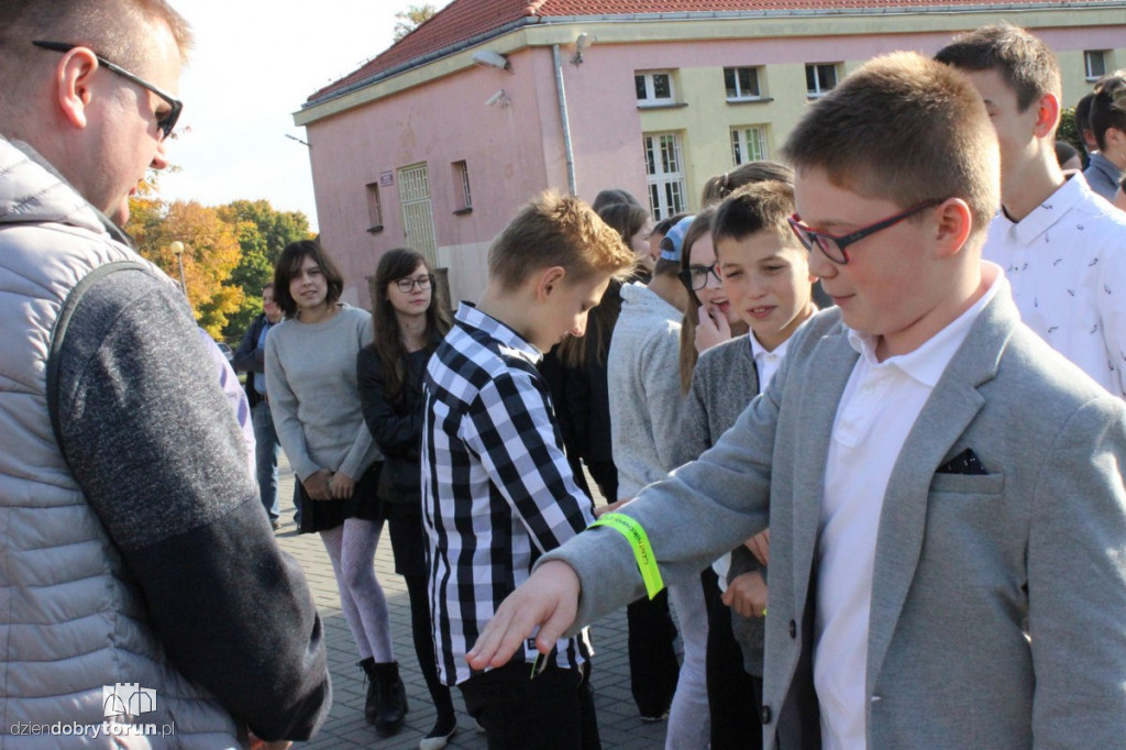 Rozbłyśnij odblaskiem na drodze