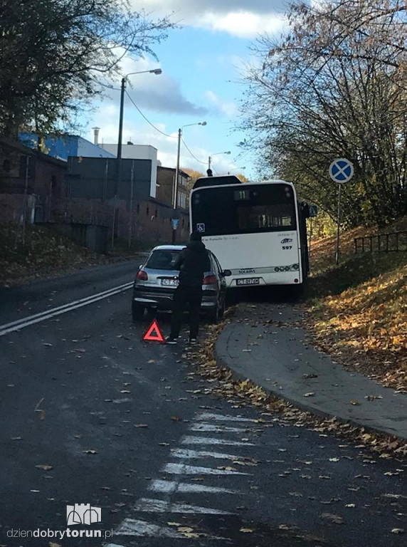 Kolizja z udziałem autobusu