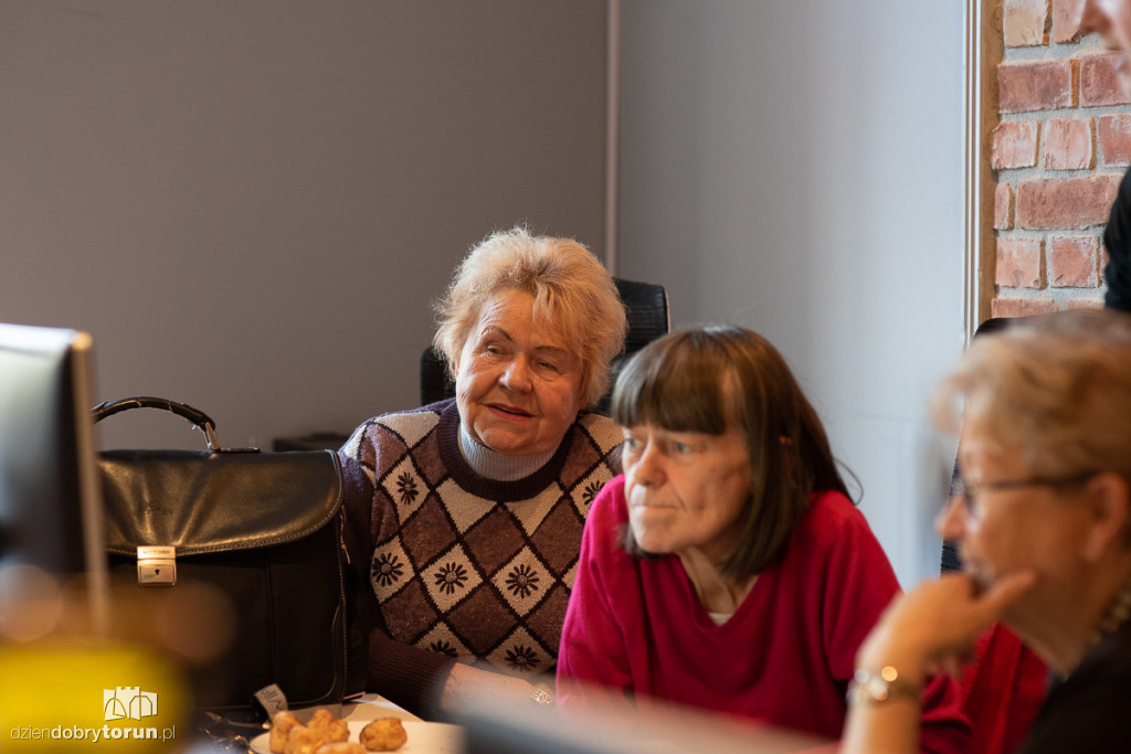 Seniorzy w redakcji ddtorun.pl